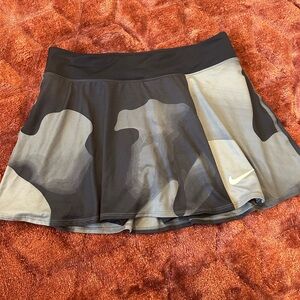 Nike Women's Black and Gray Skirt